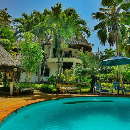 Bed and Breakfast Upani in Diani Diani Beach Esterno foto