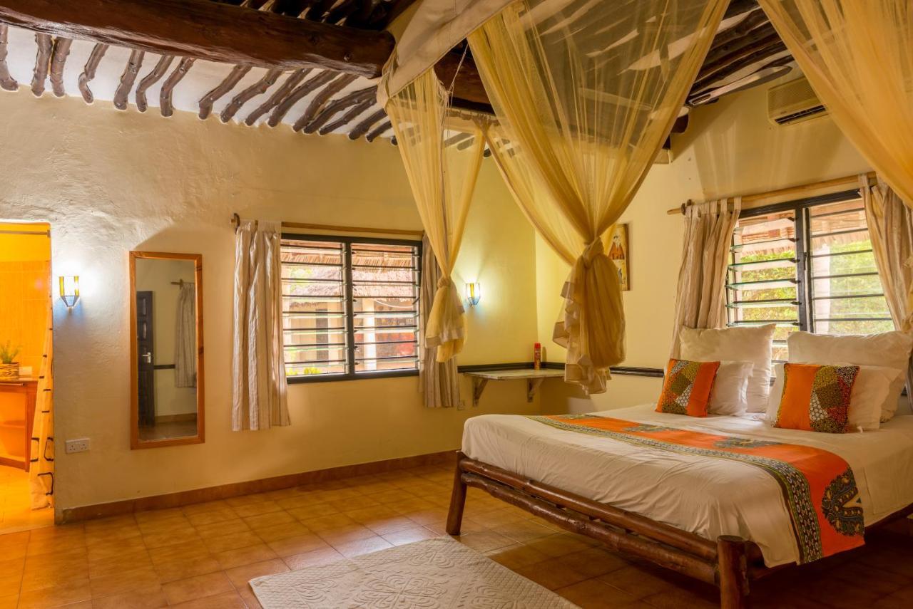 Bed and Breakfast Upani in Diani Diani Beach Esterno foto