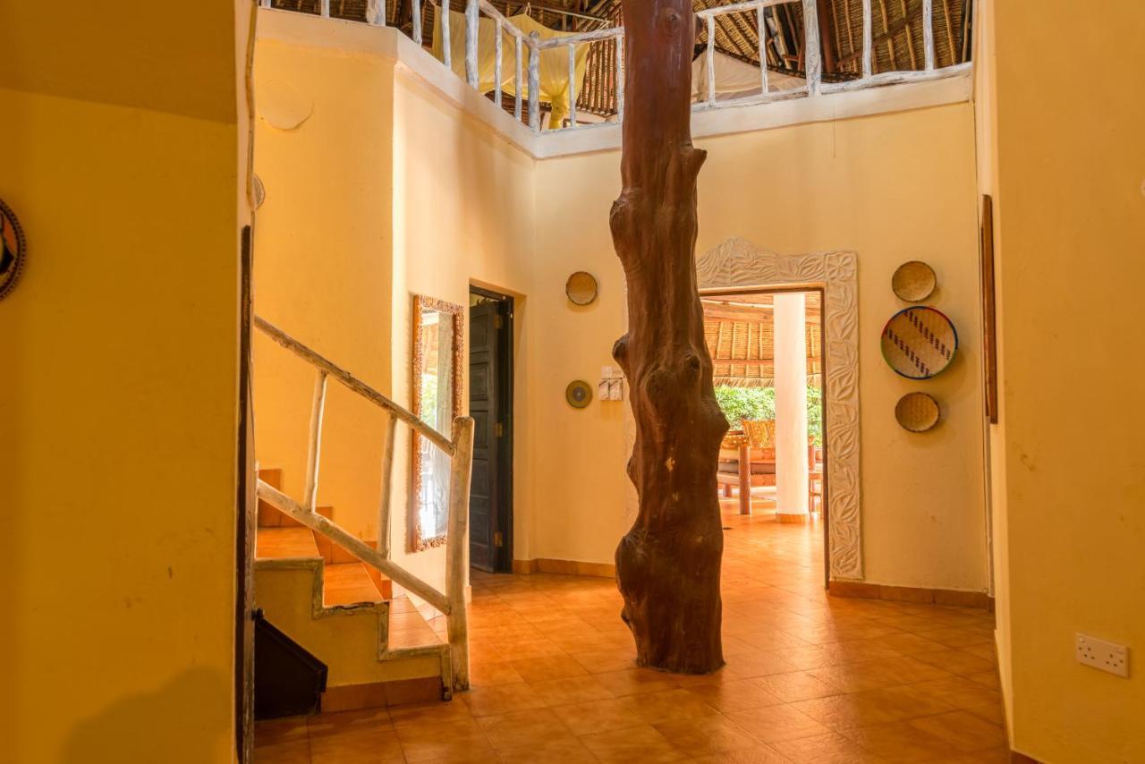 Bed and Breakfast Upani in Diani Diani Beach Esterno foto