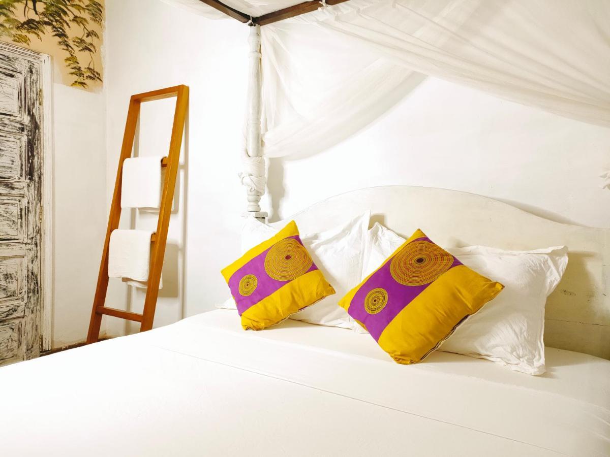 Bed and Breakfast Upani in Diani Diani Beach Esterno foto