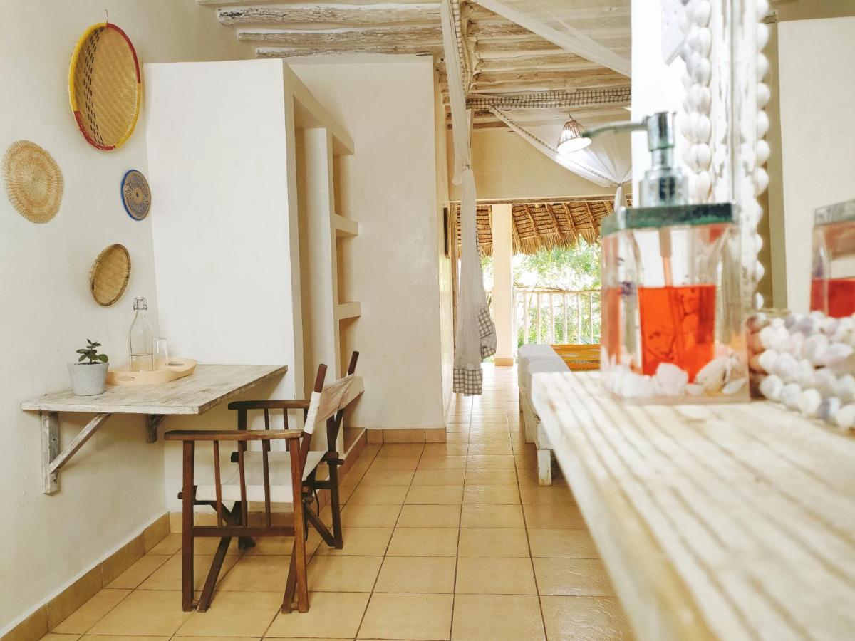 Bed and Breakfast Upani in Diani Diani Beach Esterno foto