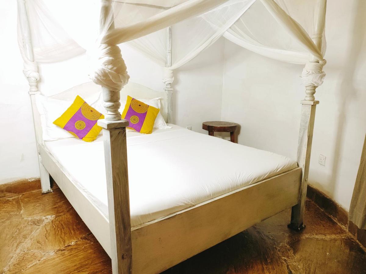 Bed and Breakfast Upani in Diani Diani Beach Esterno foto