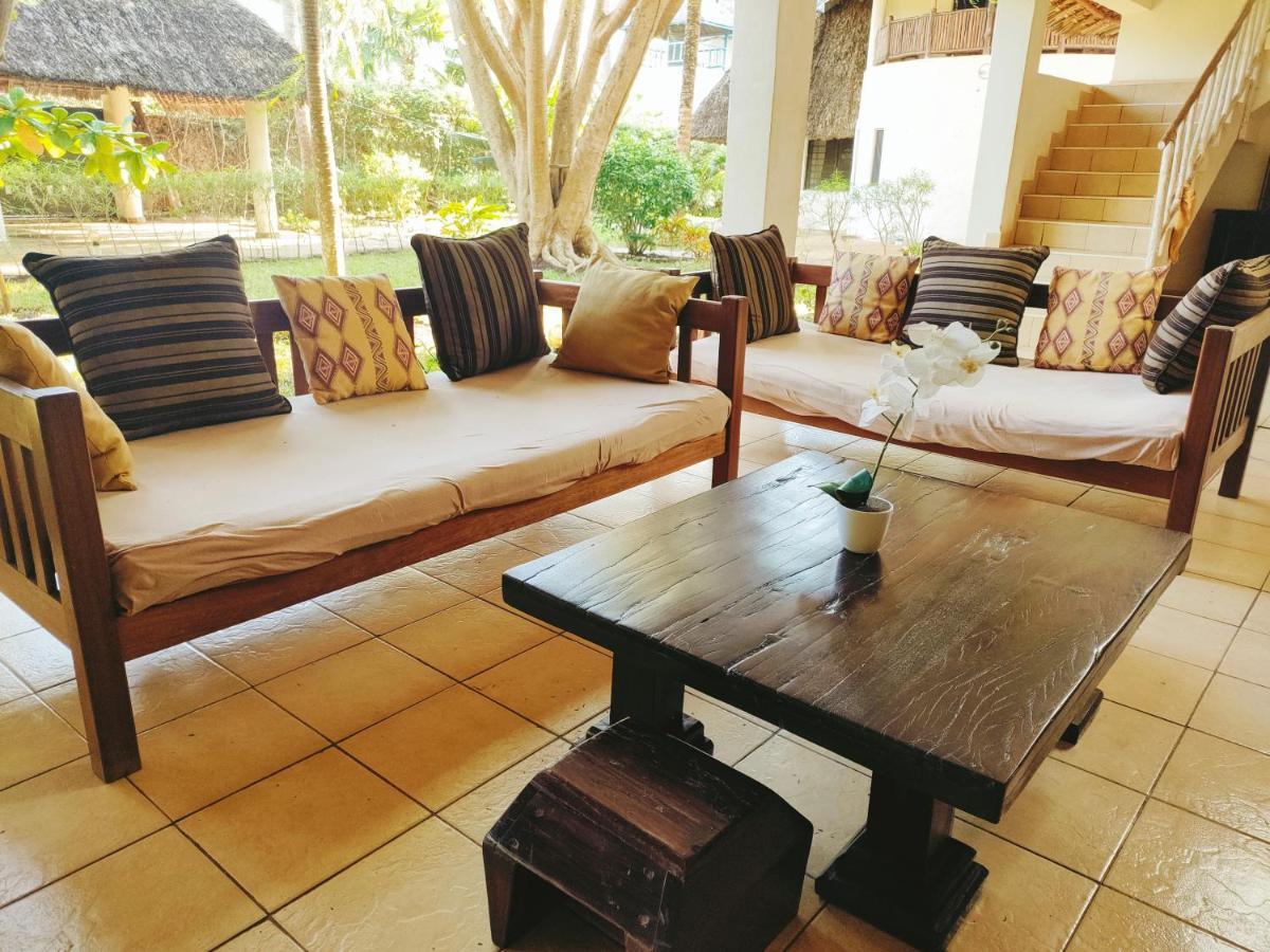 Bed and Breakfast Upani in Diani Diani Beach Esterno foto