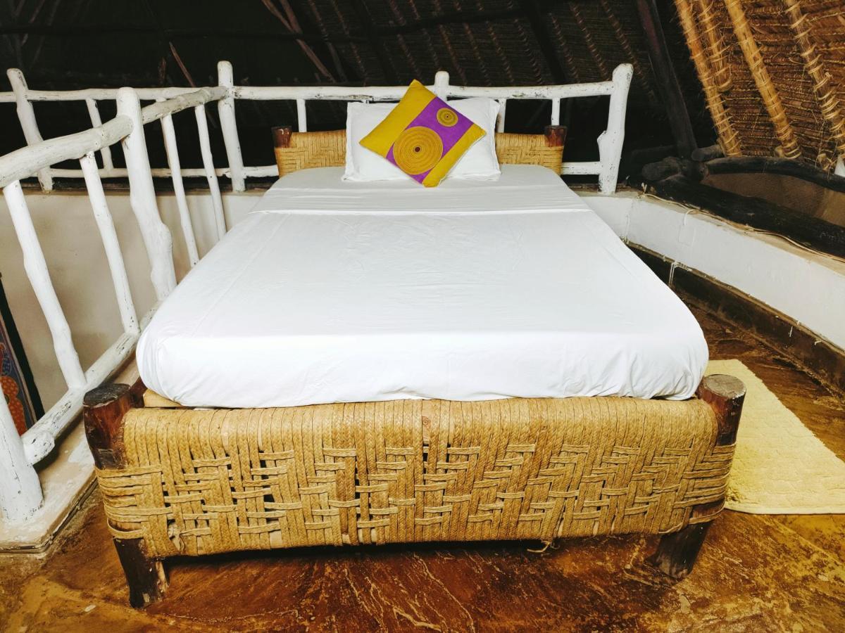 Bed and Breakfast Upani in Diani Diani Beach Esterno foto