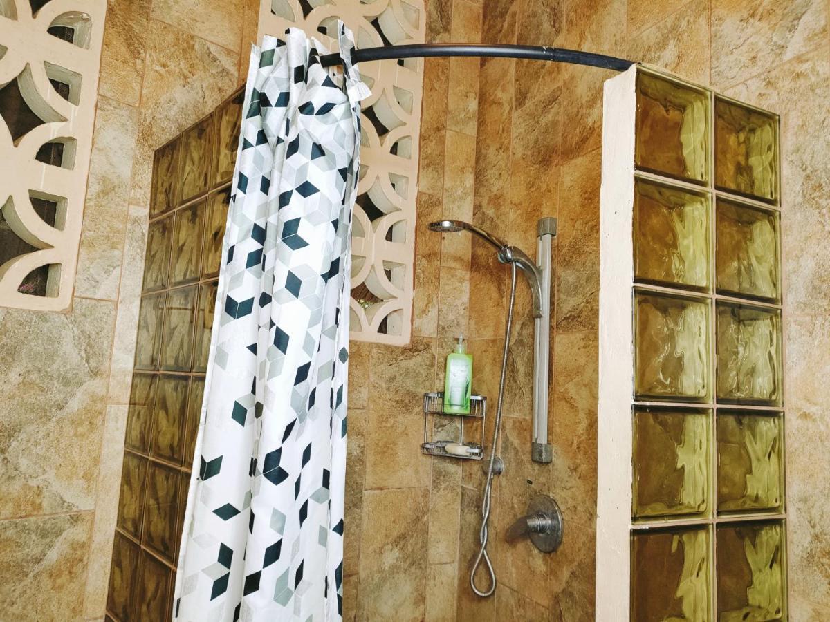 Bed and Breakfast Upani in Diani Diani Beach Esterno foto