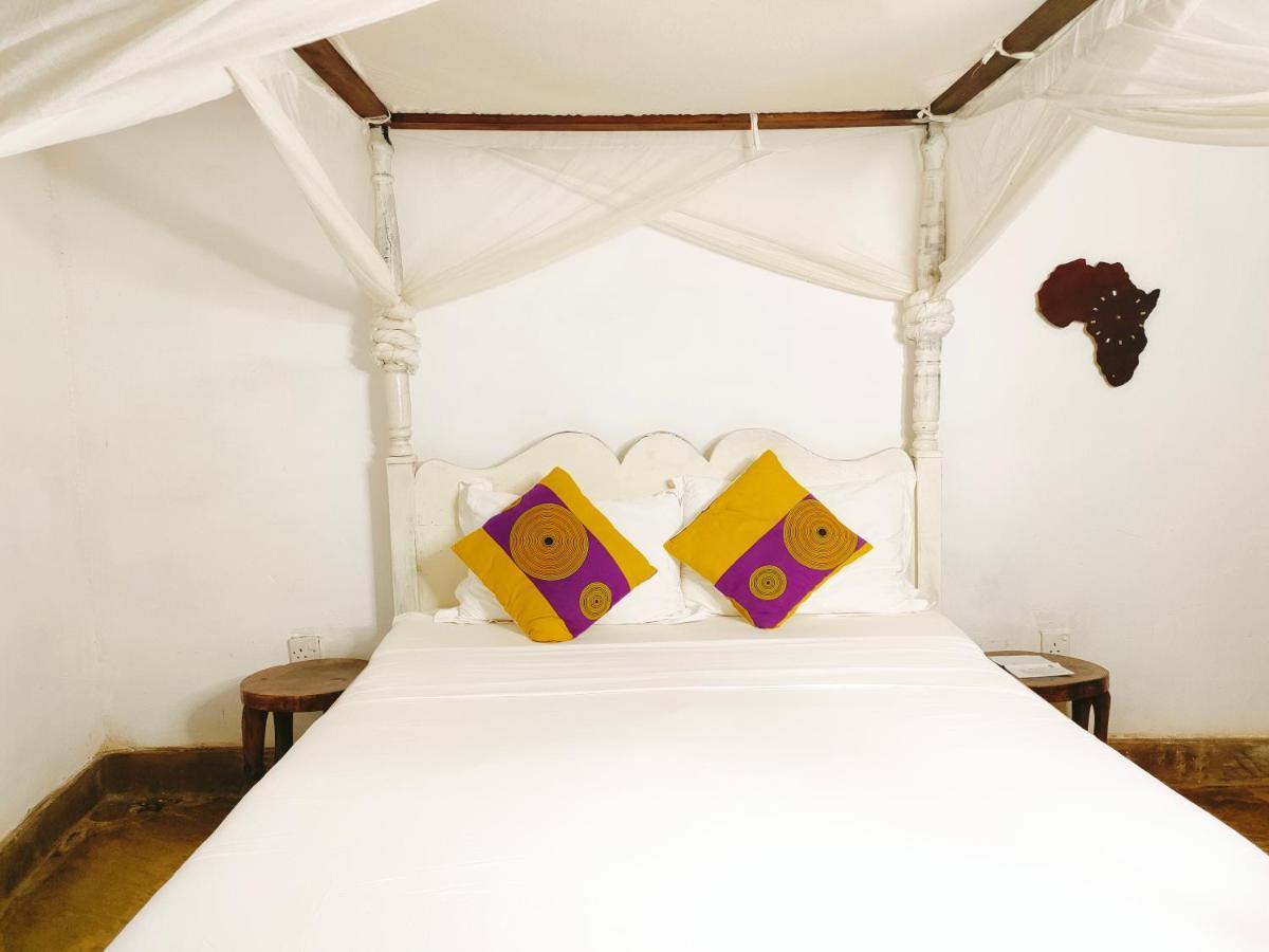 Bed and Breakfast Upani in Diani Diani Beach Esterno foto
