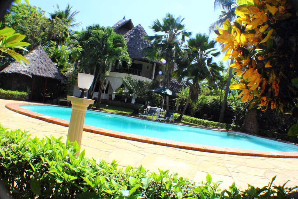 Bed and Breakfast Upani in Diani Diani Beach Esterno foto