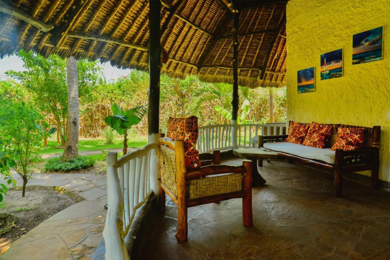 Bed and Breakfast Upani in Diani Diani Beach Esterno foto