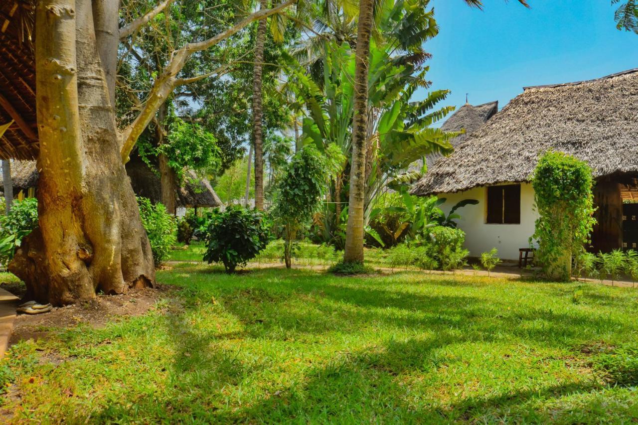Bed and Breakfast Upani in Diani Diani Beach Esterno foto