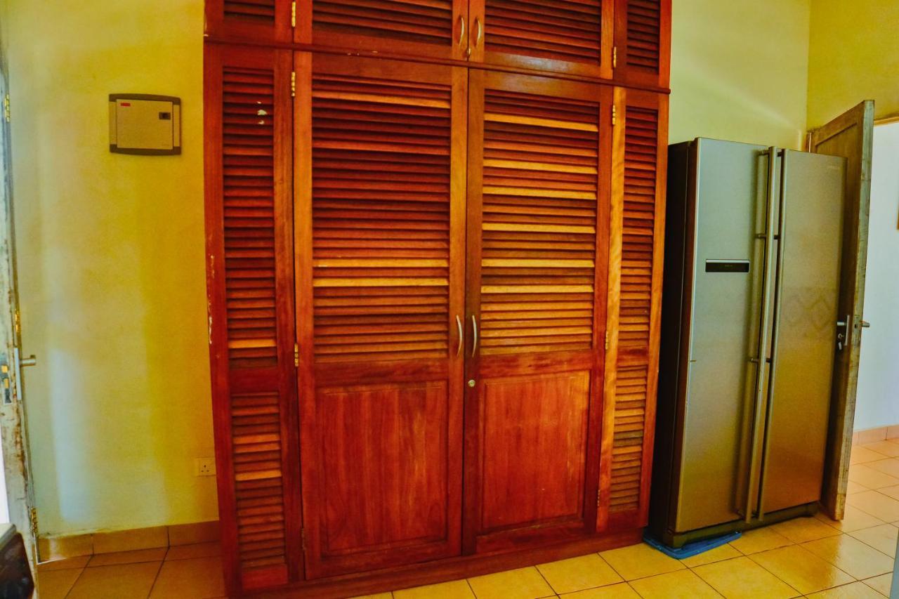 Bed and Breakfast Upani in Diani Diani Beach Esterno foto