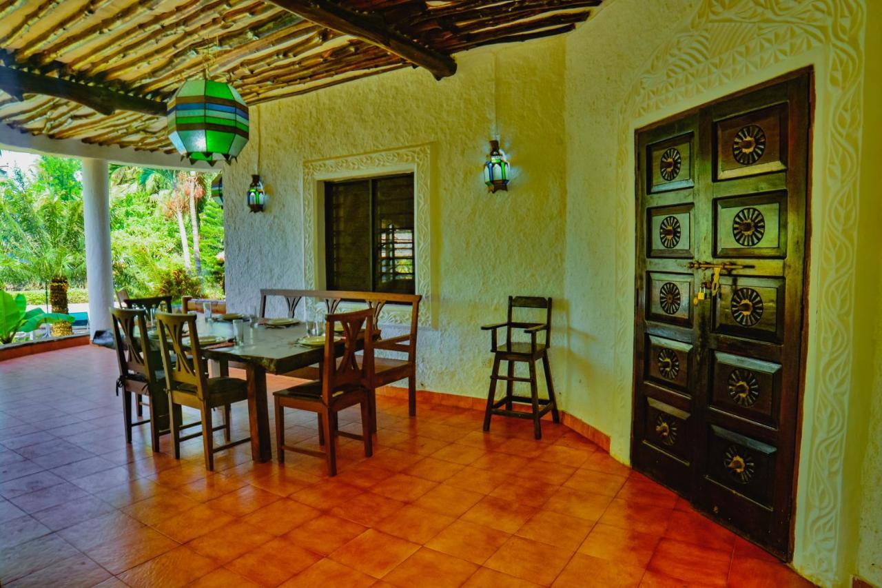 Bed and Breakfast Upani in Diani Diani Beach Esterno foto