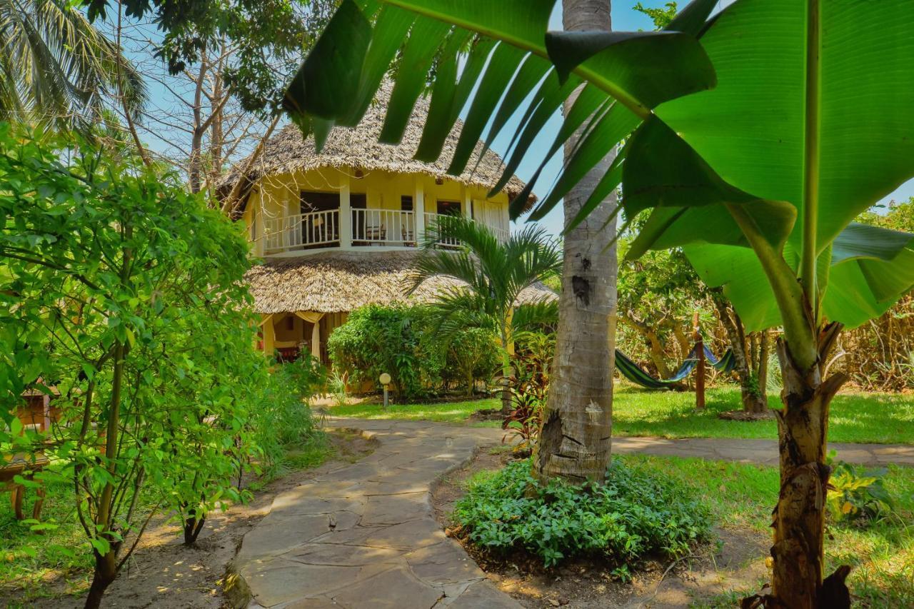 Bed and Breakfast Upani in Diani Diani Beach Esterno foto