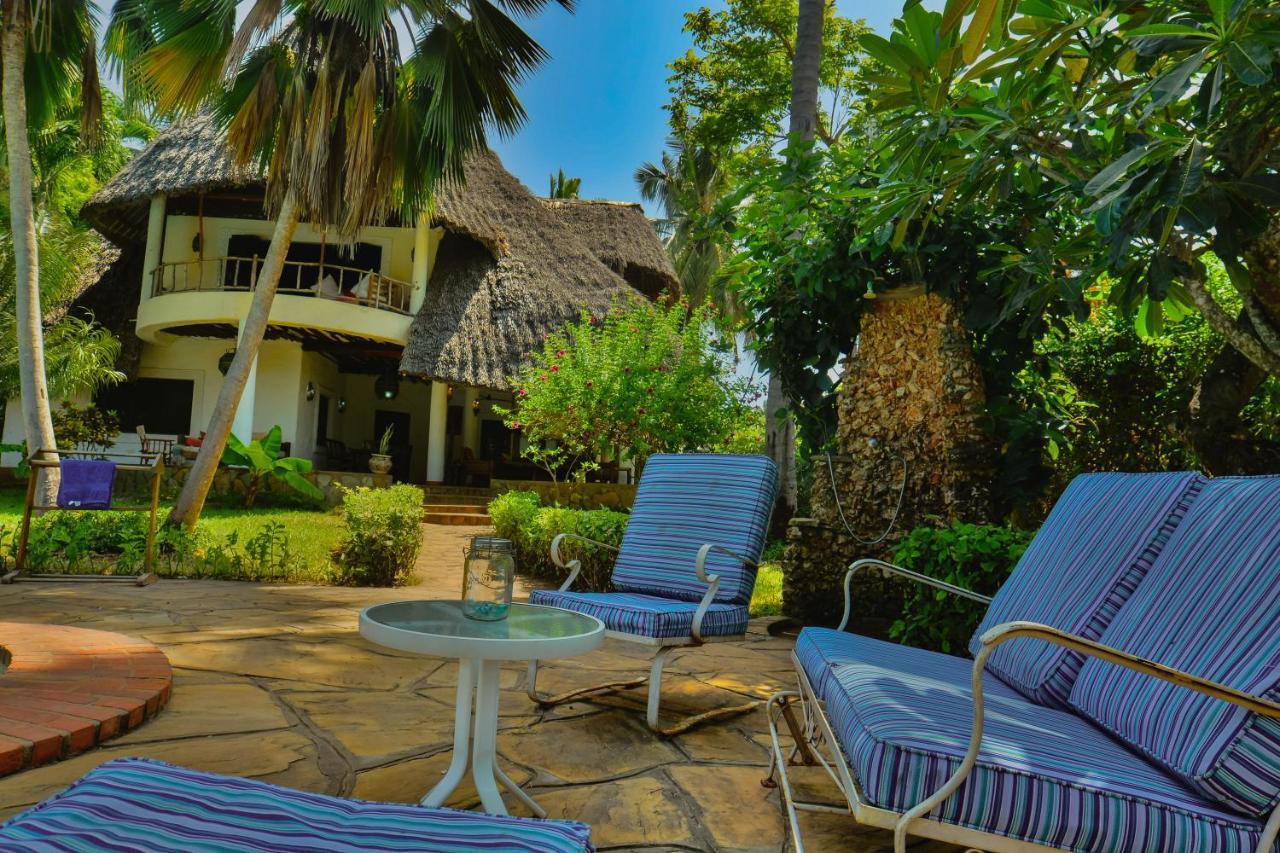 Bed and Breakfast Upani in Diani Diani Beach Esterno foto