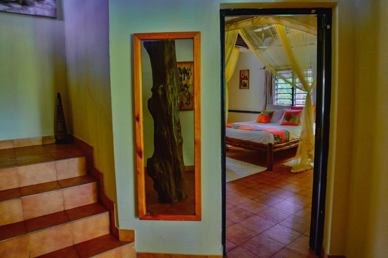 Bed and Breakfast Upani in Diani Diani Beach Esterno foto