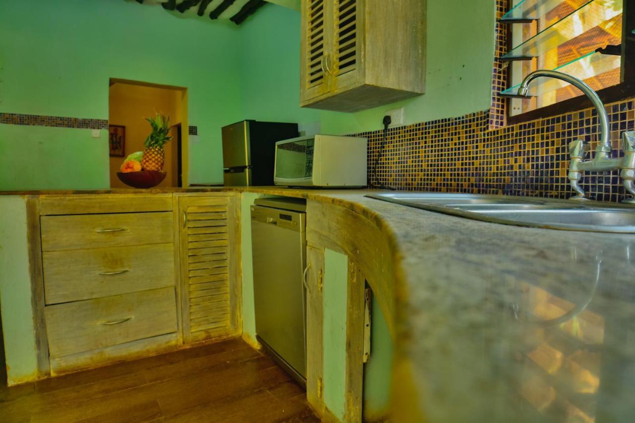 Bed and Breakfast Upani in Diani Diani Beach Esterno foto