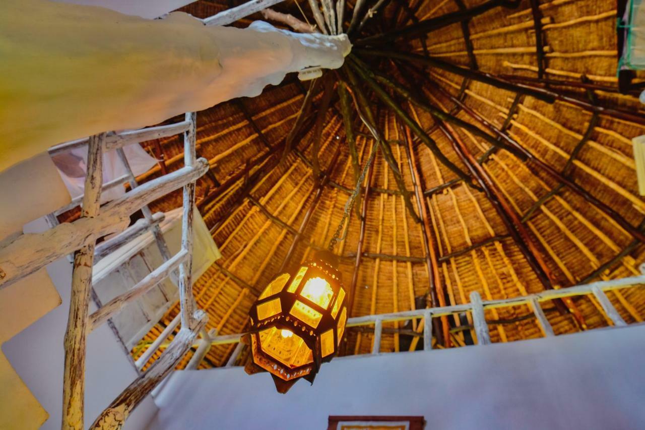 Bed and Breakfast Upani in Diani Diani Beach Esterno foto